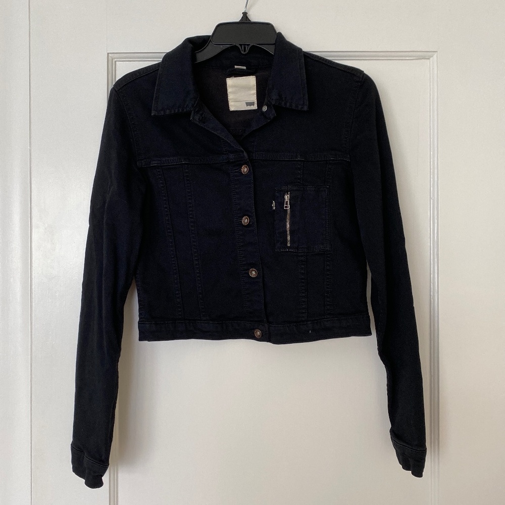 Levi’s cropped black denim jacket
